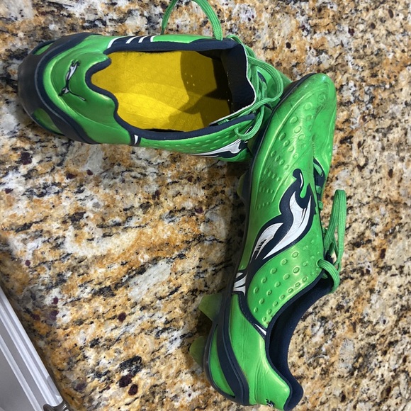 Men’s Puma Cleats - Picture 10 of 10